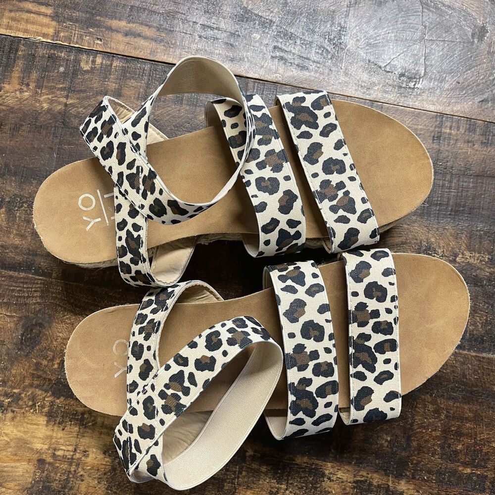 EUC Women’s Jr’s Size 6 Yoki Chiara-10 Leopard Print 1.5” Platform Sandals
